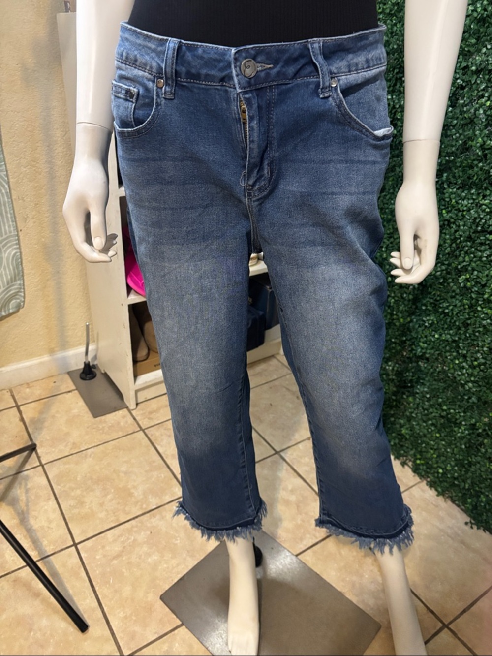 Earl Jeans Blue Cropped Frayed Hem Ankle Jeans